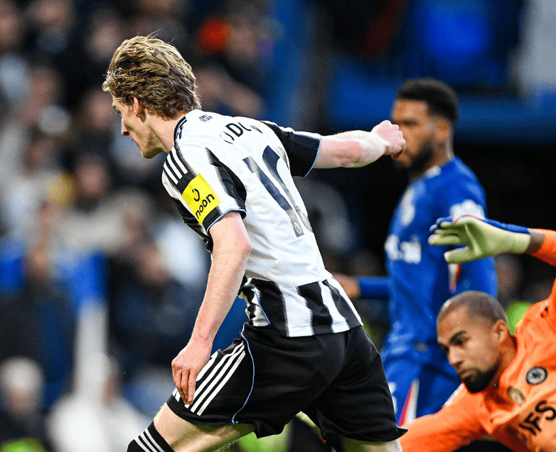 不挖德甲挖英超！曝拜仁复刻奥利塞交易将签戈登，纽卡标价1亿欧