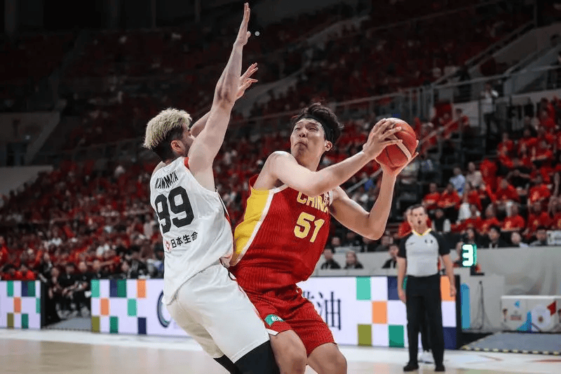 国家队俱乐部双线受挫 杨瀚森职业生涯进入至暗时刻？