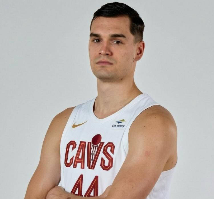 骑士队宣布签约西甲MVP!放弃库明加,仅愿提供底薪!